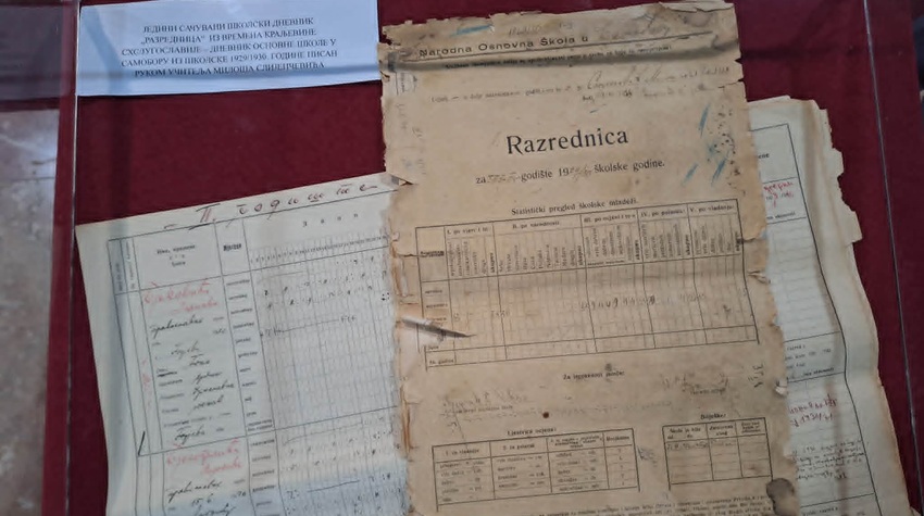 VREMEPLOV KROZ 160 GODINA ŠKOLSTVA: U GACKU OTVORENA JEDINSTVENA IZLOŽBA ARHIVSKIH DOKUMENATA